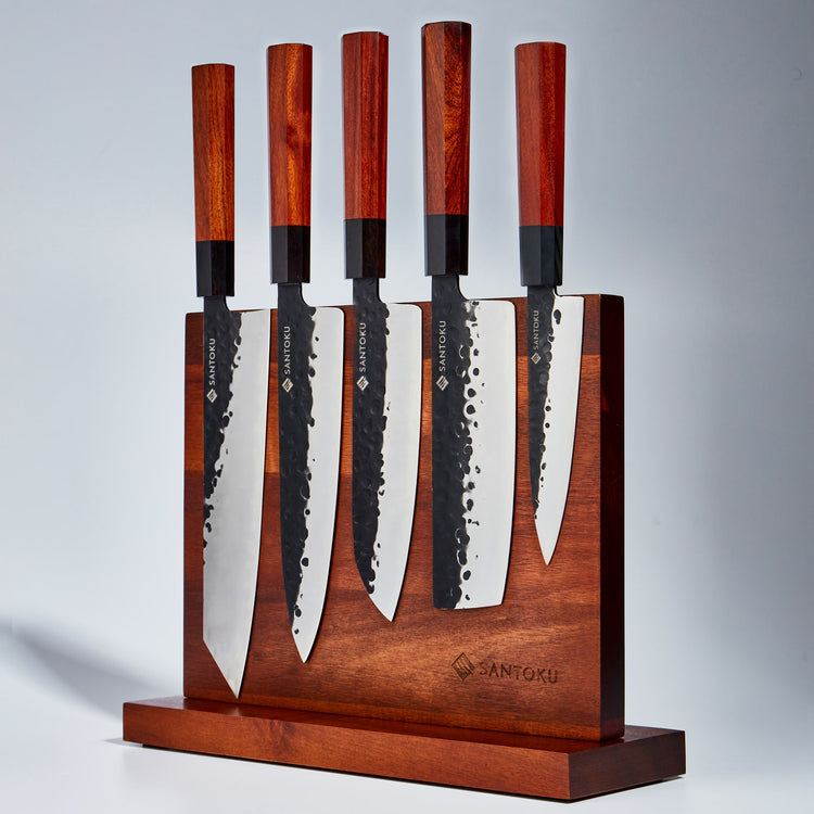 Minato knivserie med magnetisk knivhållare i akaciaträ