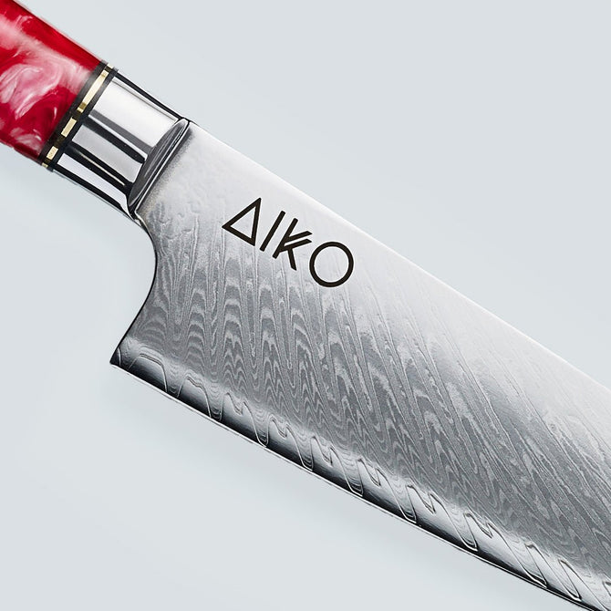 Aiko Red Damaskus stålkniv med färgat rött hartshandtag