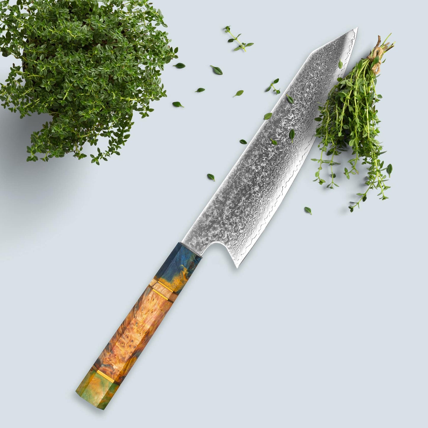 Ichika (いち か か) Damaskus stålkniv med färgat åttkantigt handtag